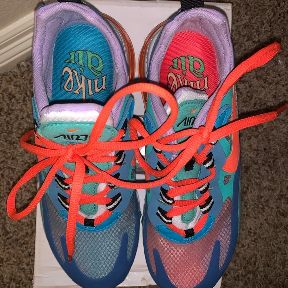 Nike Air 270 React - Picture 2 of 5